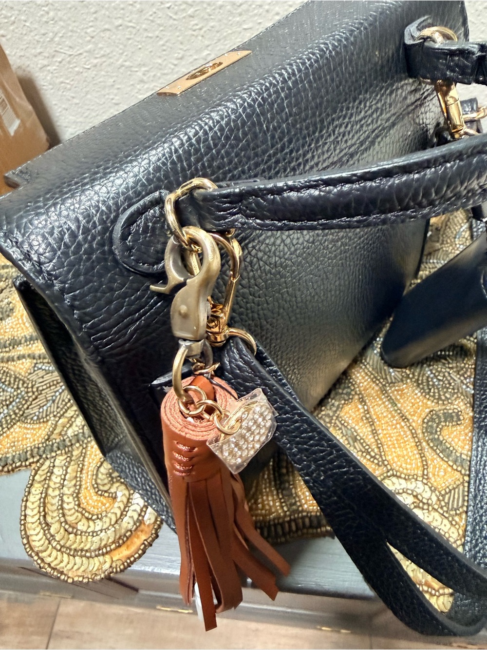 Purse Hanging USB Cables Accessory - Picture 5 of 5
